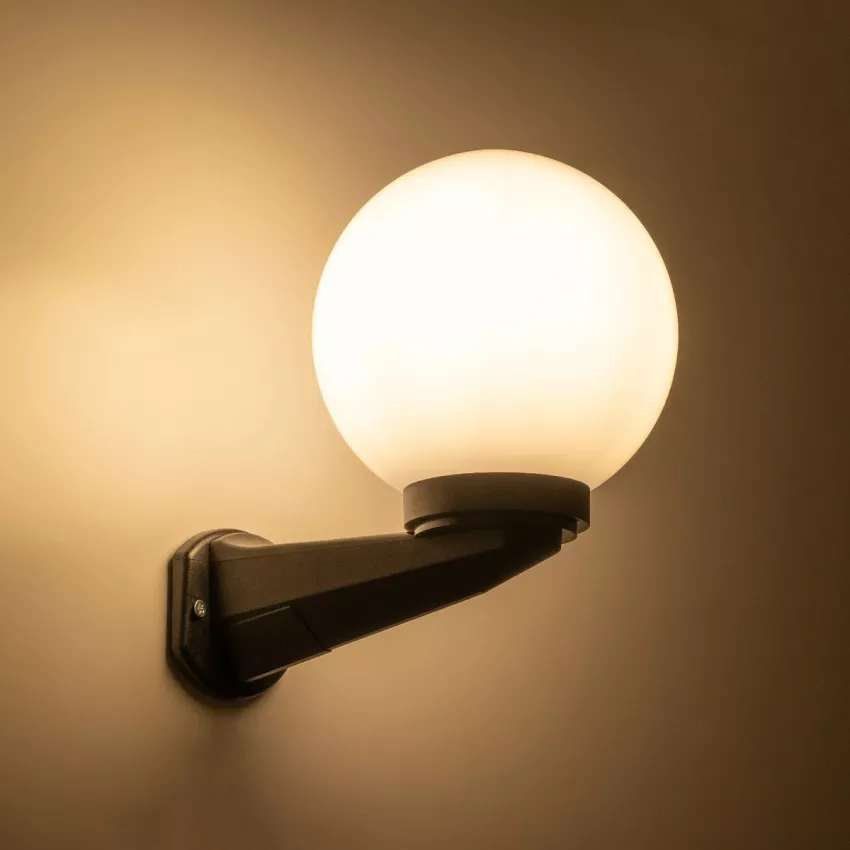 GLOBOSTAR® AGROS  Φωτιστικό Τοίχου - Απλίκα Κήπου με Ντουί 1 x E27 AC 220-240V Αδιάβροχο IP65 - Λευκό & Μάυρο - Μ20 x Π20 x Υ30cm