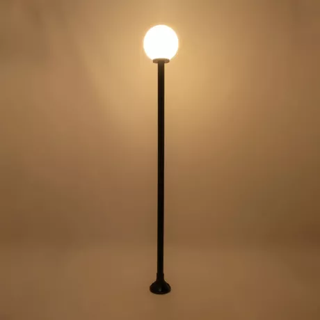 GLOBOSTAR® AGROS  Φωτιστικό Κολωνάκι Κήπου με Ντουί 1 x E27 AC 220-240V Αδιάβροχο IP65 - Λευκό & Μάυρο - Μ30 x Π30 x Υ240cm
