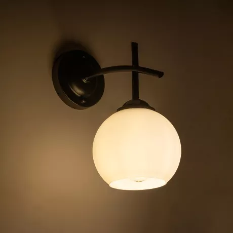 ISEN  Μοντέρνο Επιτοίχιο Φωτιστικό Απλίκα Μονόφωτο 1 x E27 IP20 Μαύρο Μέταλλο με Λευκό Γυαλί - Μ24 x Π15 x Υ27cm