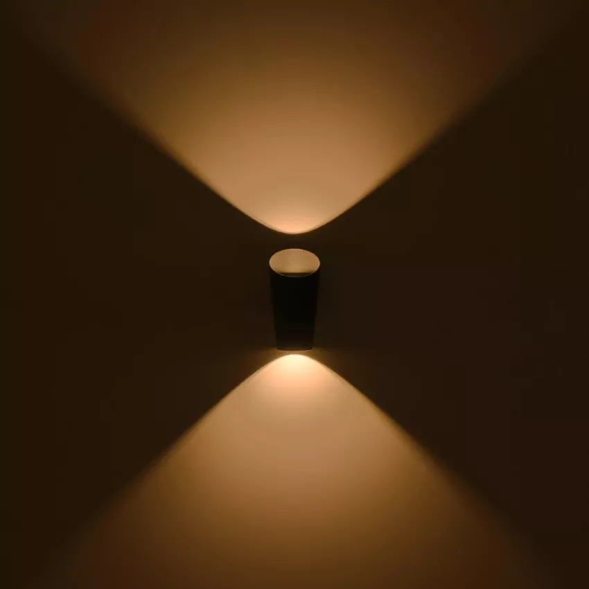 GLOBOSTAR® GANETTI  Μοντέρνο Φωτιστικό Τοίχου - Απλίκα LED 10W 1250lm 60° AC 220-240V Αδιάβροχο IP65 Θερμό Λευκό 2700K - Bridgelux COB Chip & TÜV SÜD Driver - Μαύρο Ματ - Μ9.5 x Π11 x Υ19cm