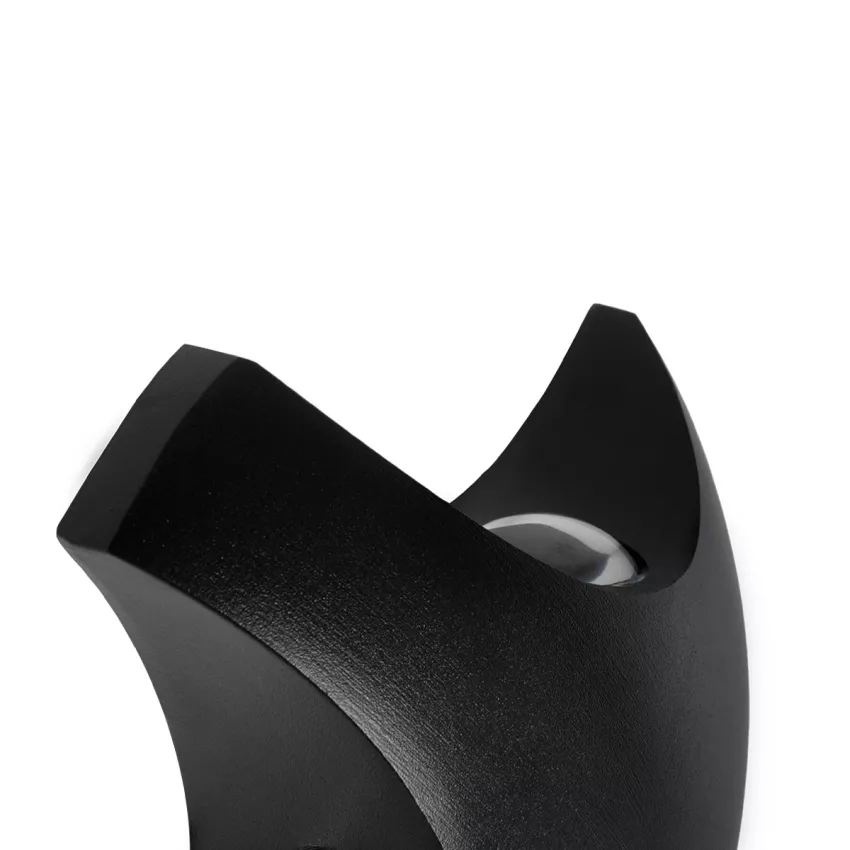 GLOBOSTAR® SPARK  Μοντέρνο Φωτιστικό Τοίχου - Απλίκα LED 8W 1000lm 30° AC 220-240V Αδιάβροχο IP65 Θερμό Λευκό 2700K - CREE XPE Chip & TÜV SÜD Driver - Μαύρο Ματ - Μ14.5 x Π5 x Υ14.5cm