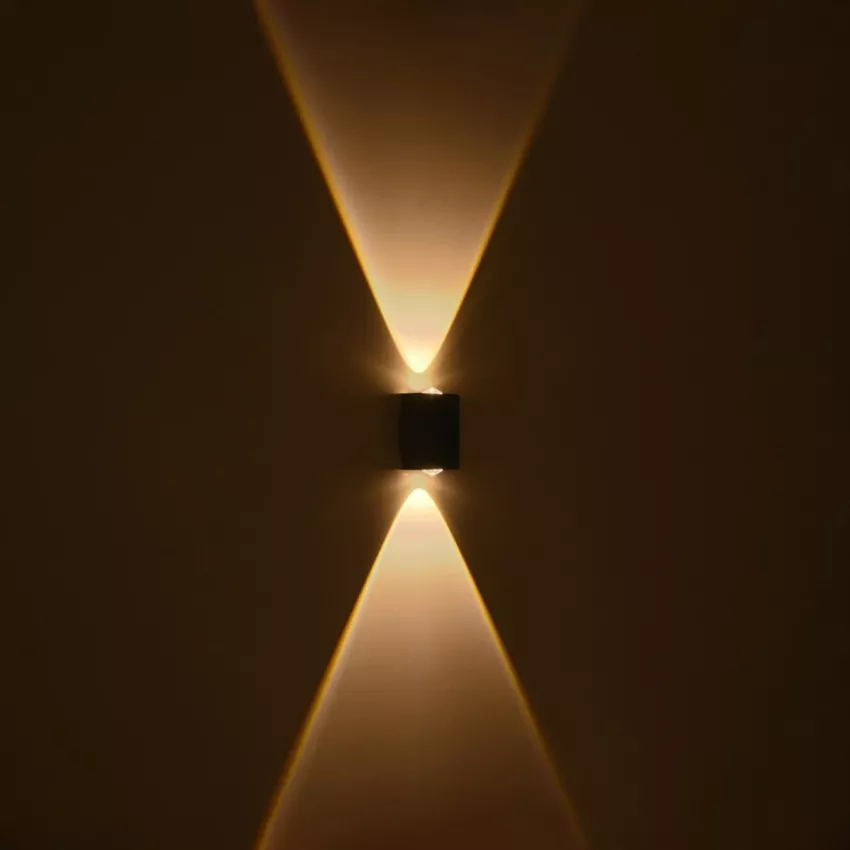 GLOBOSTAR® HIKARI  Μοντέρνο Φωτιστικό Τοίχου - Απλίκα LED 4W 500lm 30° AC 220-240V Αδιάβροχο IP65 Θερμό Λευκό 2700K - CREE XPE Chip & TÜV SÜD Driver - Μαύρο Ματ - Μ6 x Π4 x Υ10.5cm