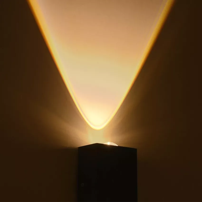 GLOBOSTAR® HIKARI  Μοντέρνο Φωτιστικό Τοίχου - Απλίκα LED 4W 500lm 30° AC 220-240V Αδιάβροχο IP65 Θερμό Λευκό 2700K - CREE XPE Chip & TÜV SÜD Driver - Μαύρο Ματ - Μ6 x Π4 x Υ10.5cm