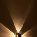 GLOBOSTAR® HIKARI  Μοντέρνο Φωτιστικό Τοίχου - Απλίκα LED 8W 1000lm 30° AC 220-240V Αδιάβροχο IP65 Θερμό Λευκό 2700K - CREE XPE Chip & TÜV SÜD Driver - Μαύρο Ματ - Μ9 x Π4 x Υ9cm
