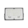 GLOBOSTAR® LUMOVOX  Προβολέας LED 100W 5000lm 120° DC 5V με Φωτοβολταϊκό Panel 5V 8W & Επαναφορτιζόμενη Μπαταρία Li-ion 3.2V 5000mAh Αδιάβροχο IP67 Ψυχρό Λευκό 6000K - 120 x SMD2835 Sanan Chip - Γκρι Ανθρακί - Μ25 x Π5.5 x Υ17.5cm