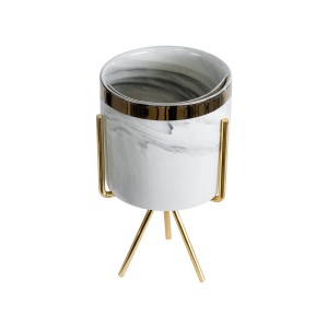 Τεχνητός Κήπος ALASKA  Διακοσμητικό Κεραμικό Κασπώ Γλάστρα -  Λευκό με Χρυσή Μεταλλική Βάση και Μαύρες Λεπτομέρειες Φ8 x Υ15cm Τεχνητός Κήπος ALASKA  Διακοσμητικό Κεραμικό Κασπώ Γλάστρα -  Λευκό με Χρυσή Μεταλλική Βάση και Μαύρες Λεπτομέρειες Φ8 x Υ15cm