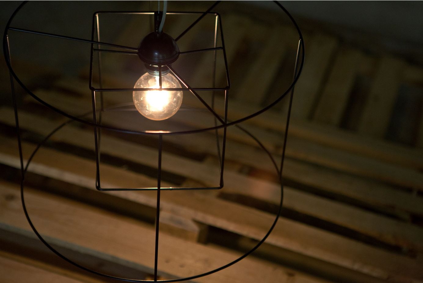 Ατμοσφαιρικό Σιδερένιο Φωτιστικό - Atmospheric Iron Pendant Light