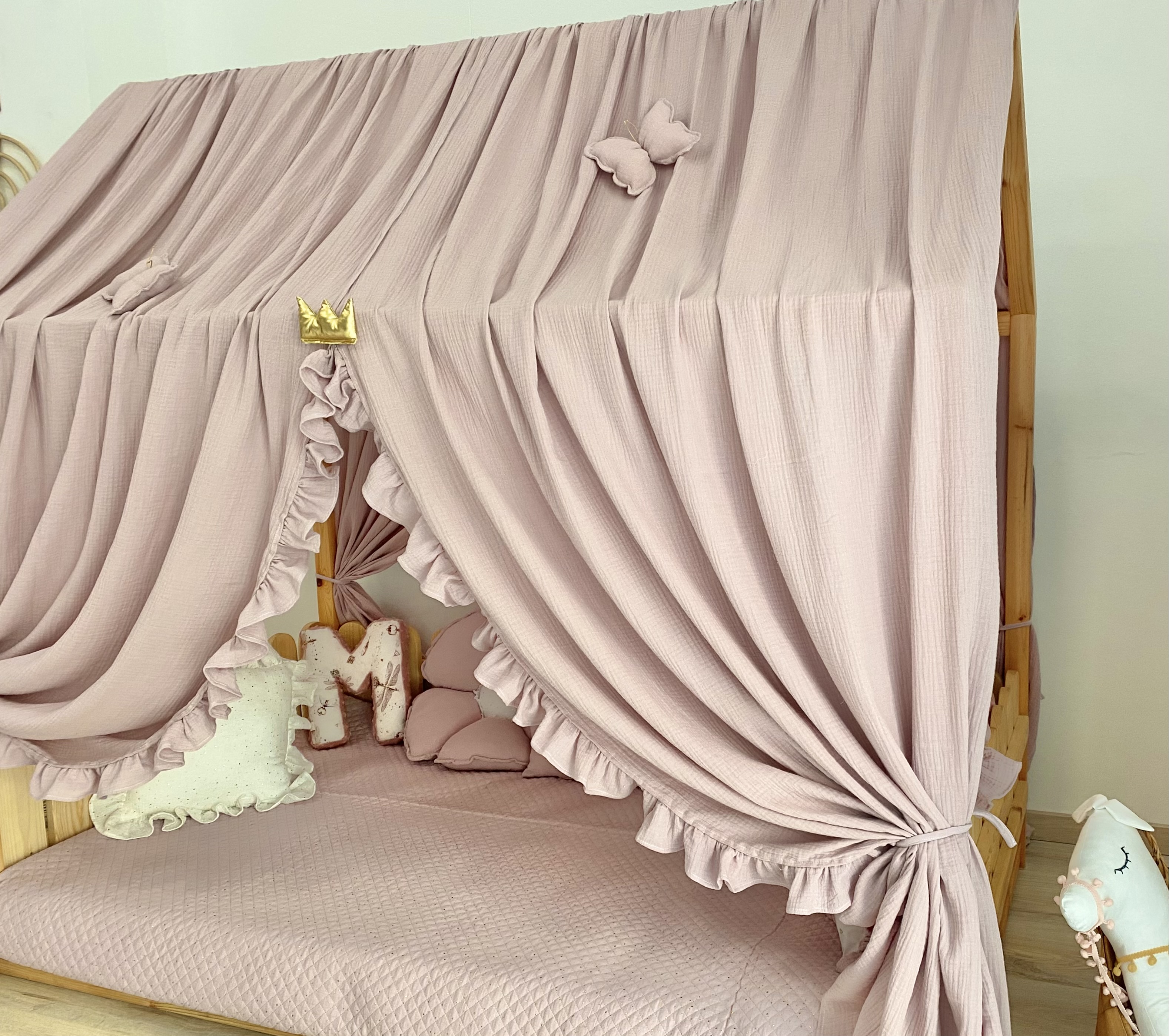 Κάλυμμα κρεβατιού -Canopy Bed Light pink  with ruffles