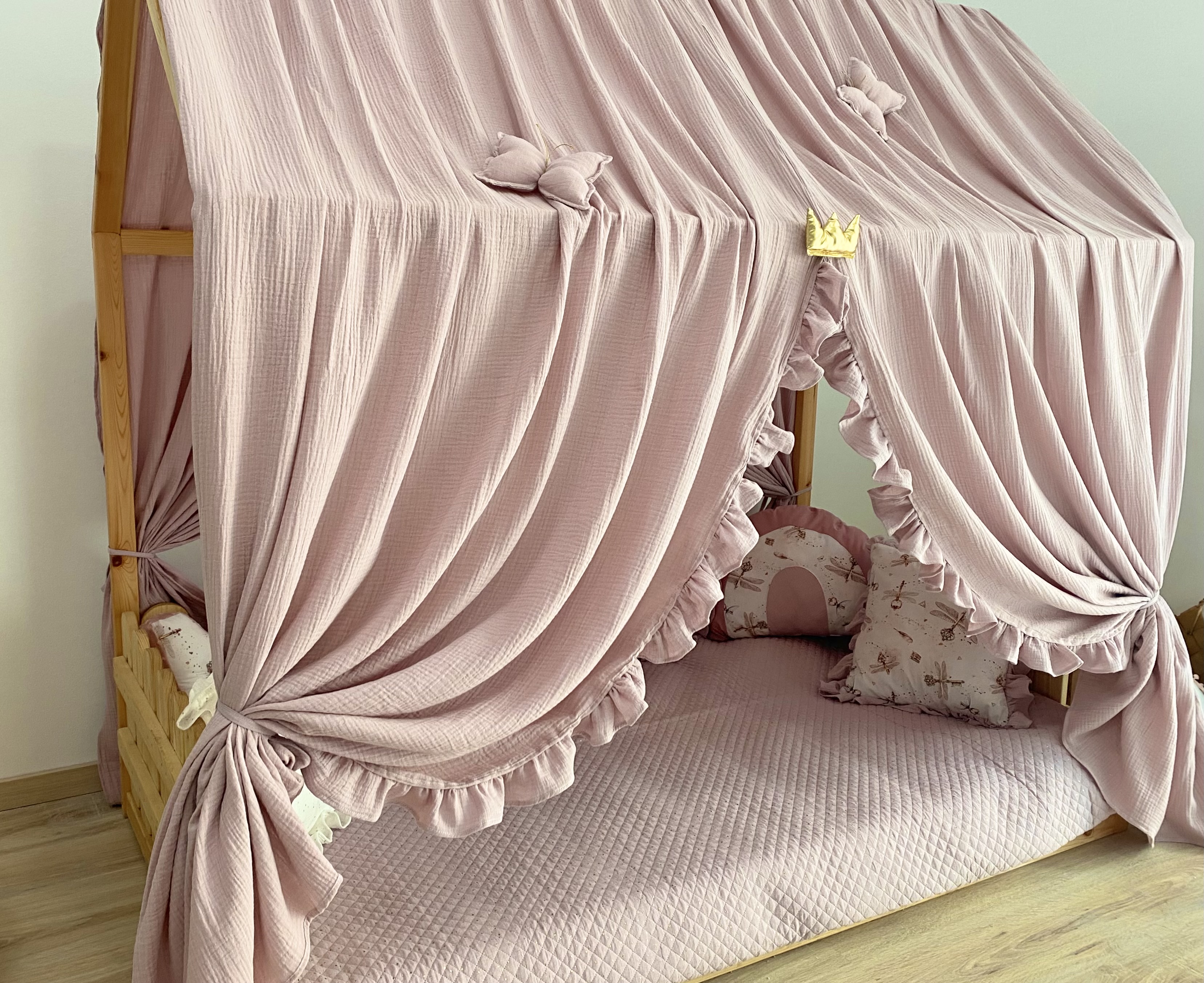 Κάλυμμα κρεβατιού -Canopy Bed Light pink  with ruffles