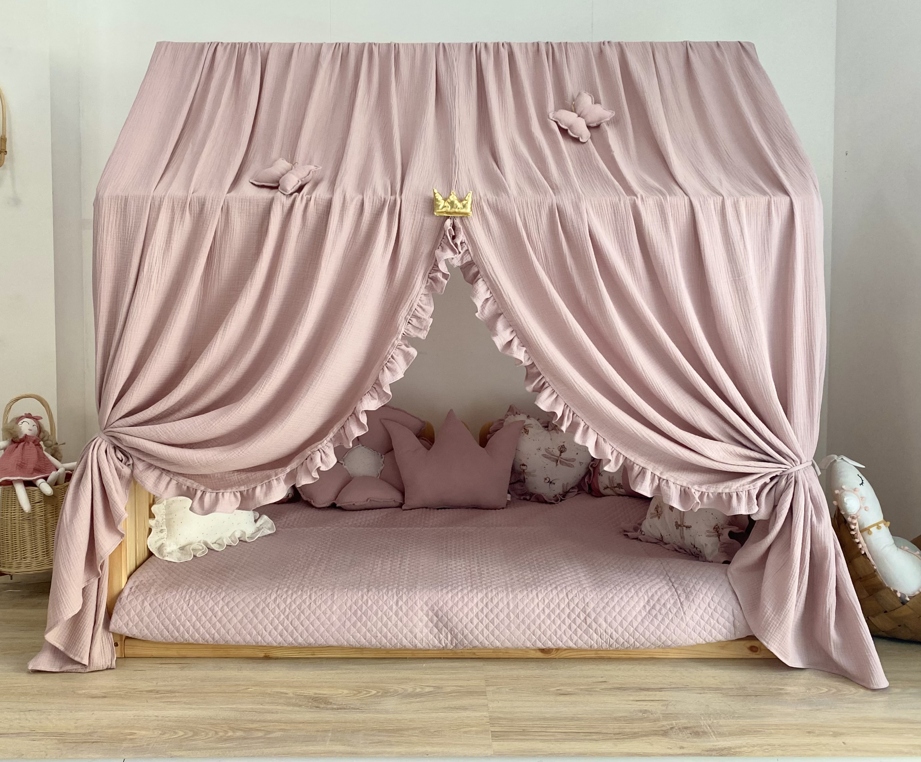 Κάλυμμα κρεβατιού -Canopy Bed Light pink  with ruffles